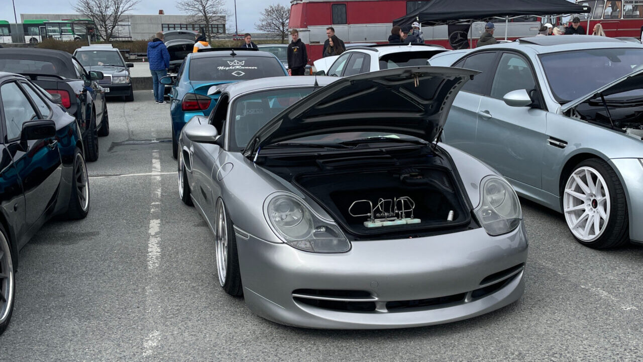 Porsche Boxster 986 open frunk