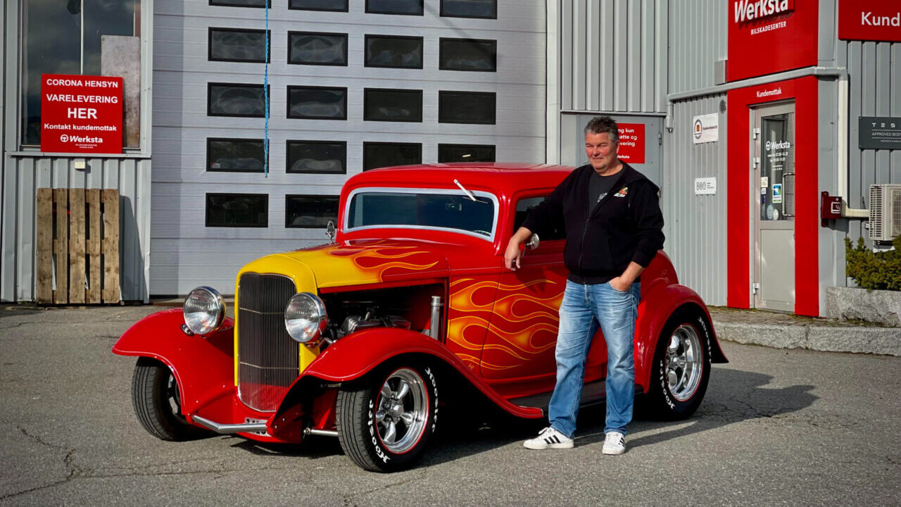 Red and yellow flame Ford '32 Coupe Hot Rod.