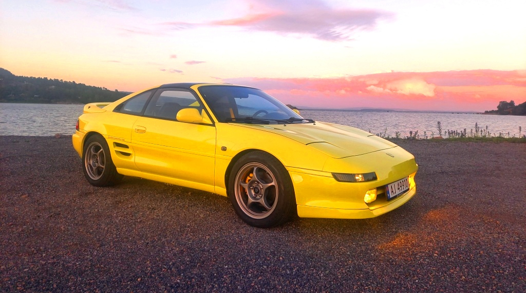 Yellow Toyota MR2 V6