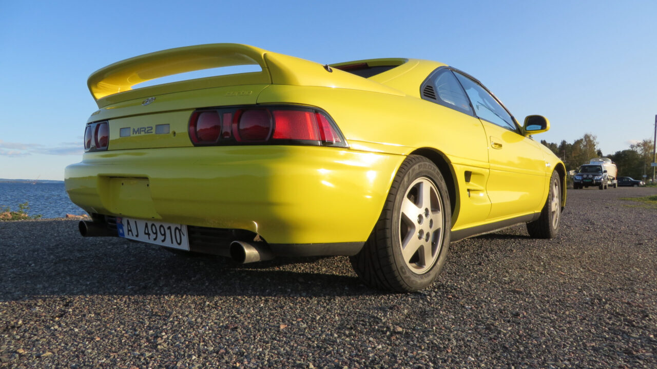 Yellow Toyota MR2 V6