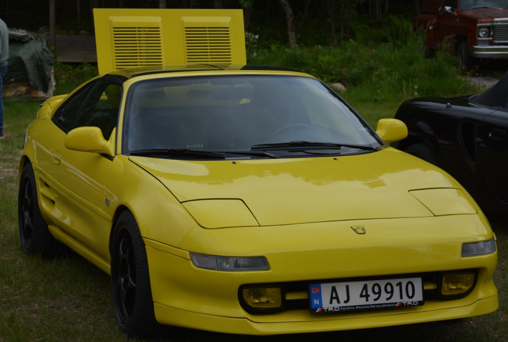 Yellow Toyota MR2 V6