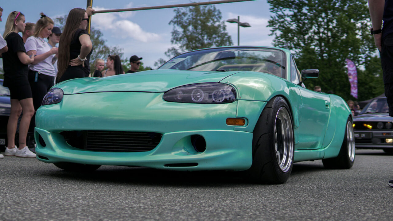 Modified NB Mazda MX-5, Miata widebody.