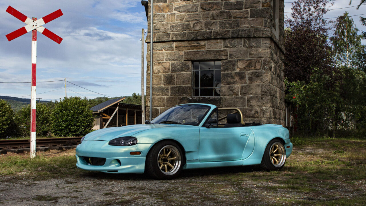 Modified NB Mazda MX-5, Miata widebody.