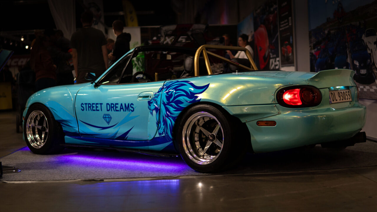 Modified NB Mazda MX-5, Miata widebody.