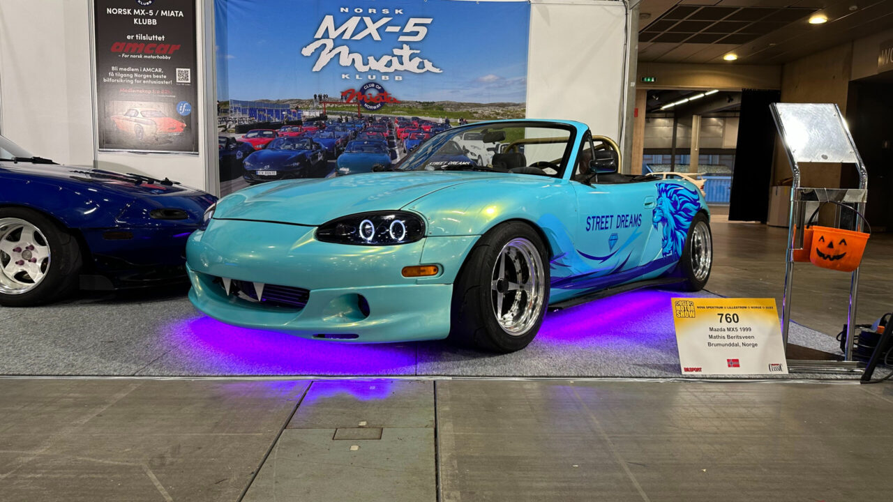 Modified NB Mazda MX-5, Miata widebody.