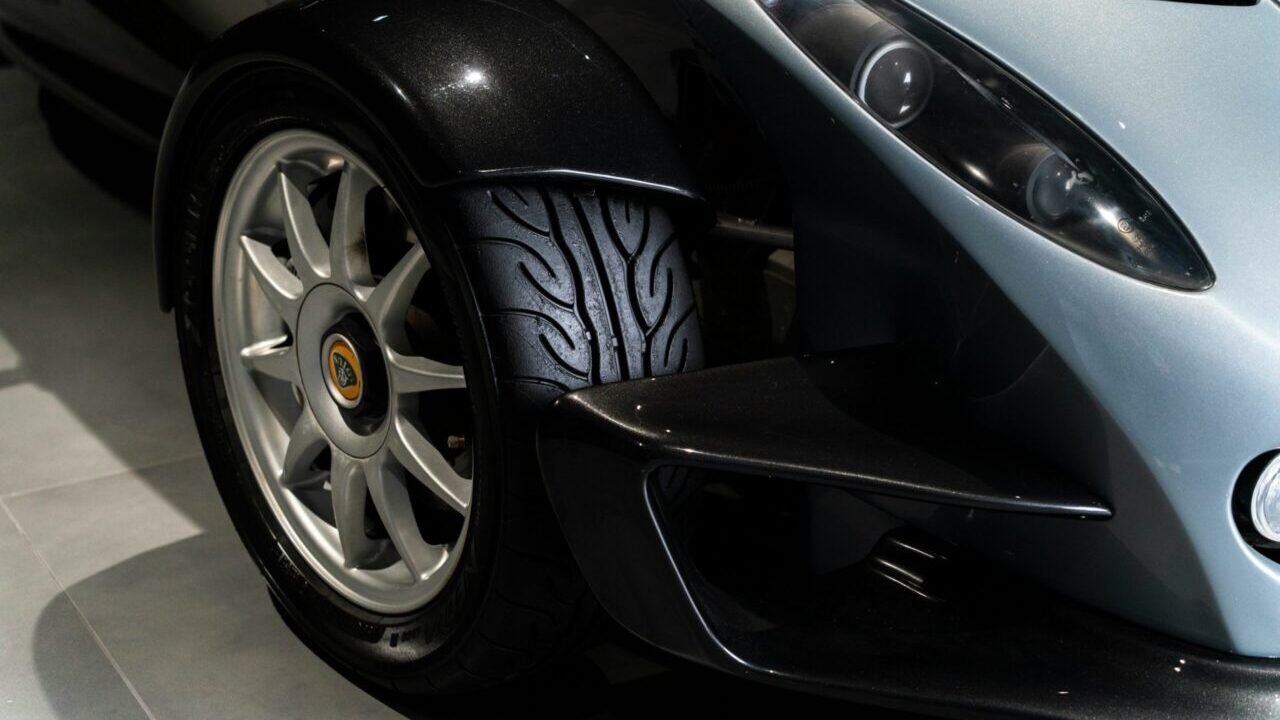 Lotus high-performance wheel